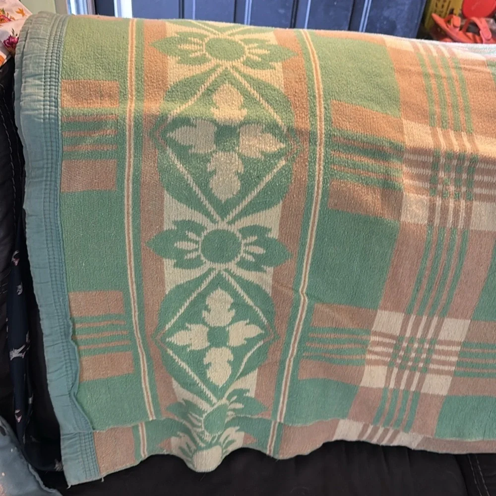 Beacon Vintage Green, Cream & Brown Plaid Camp Blanket Cozy Retro Size 70”x70”